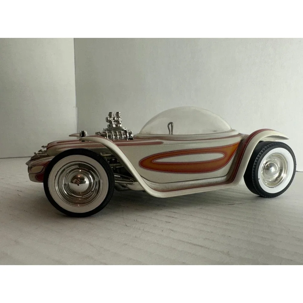Mattel Beatnik Bandit Diecast Car White Red 2001 Toy Vehicle